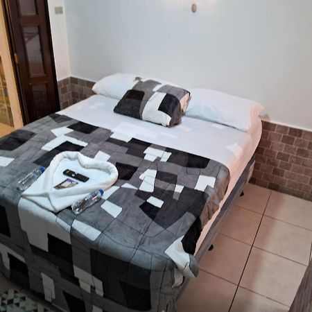 Hotel Kamelot Parque Central Реталулеу Екстер'єр фото