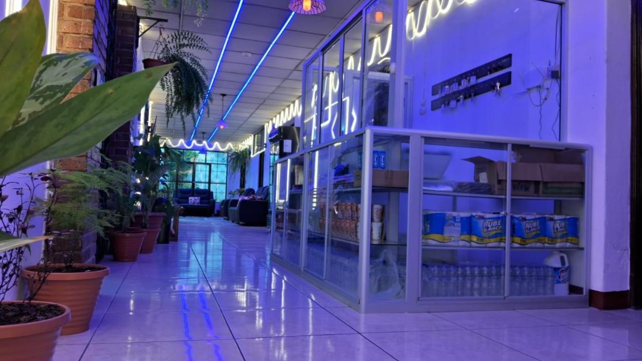 Hotel Kamelot Parque Central Реталулеу Екстер'єр фото