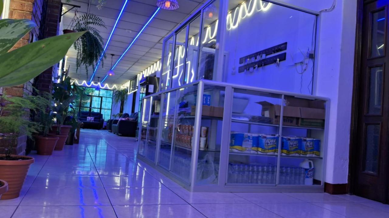 Hotel Kamelot Parque Central Реталулеу Екстер'єр фото