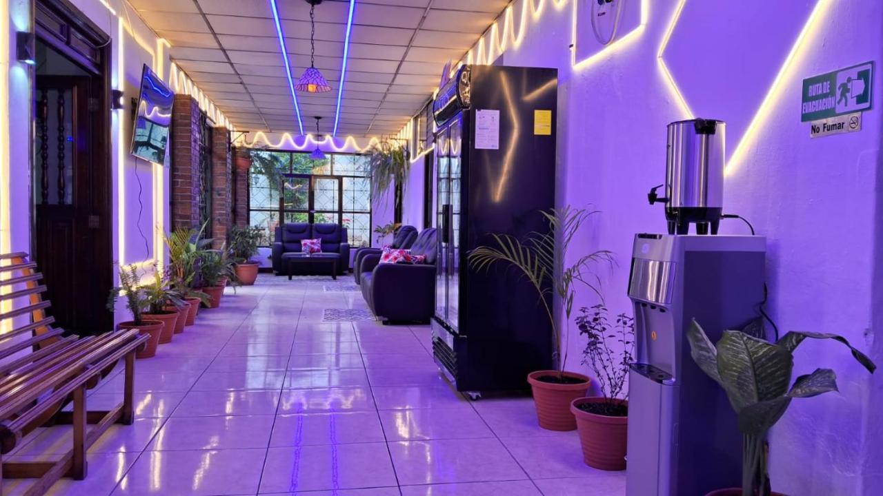 Hotel Kamelot Parque Central Реталулеу Екстер'єр фото