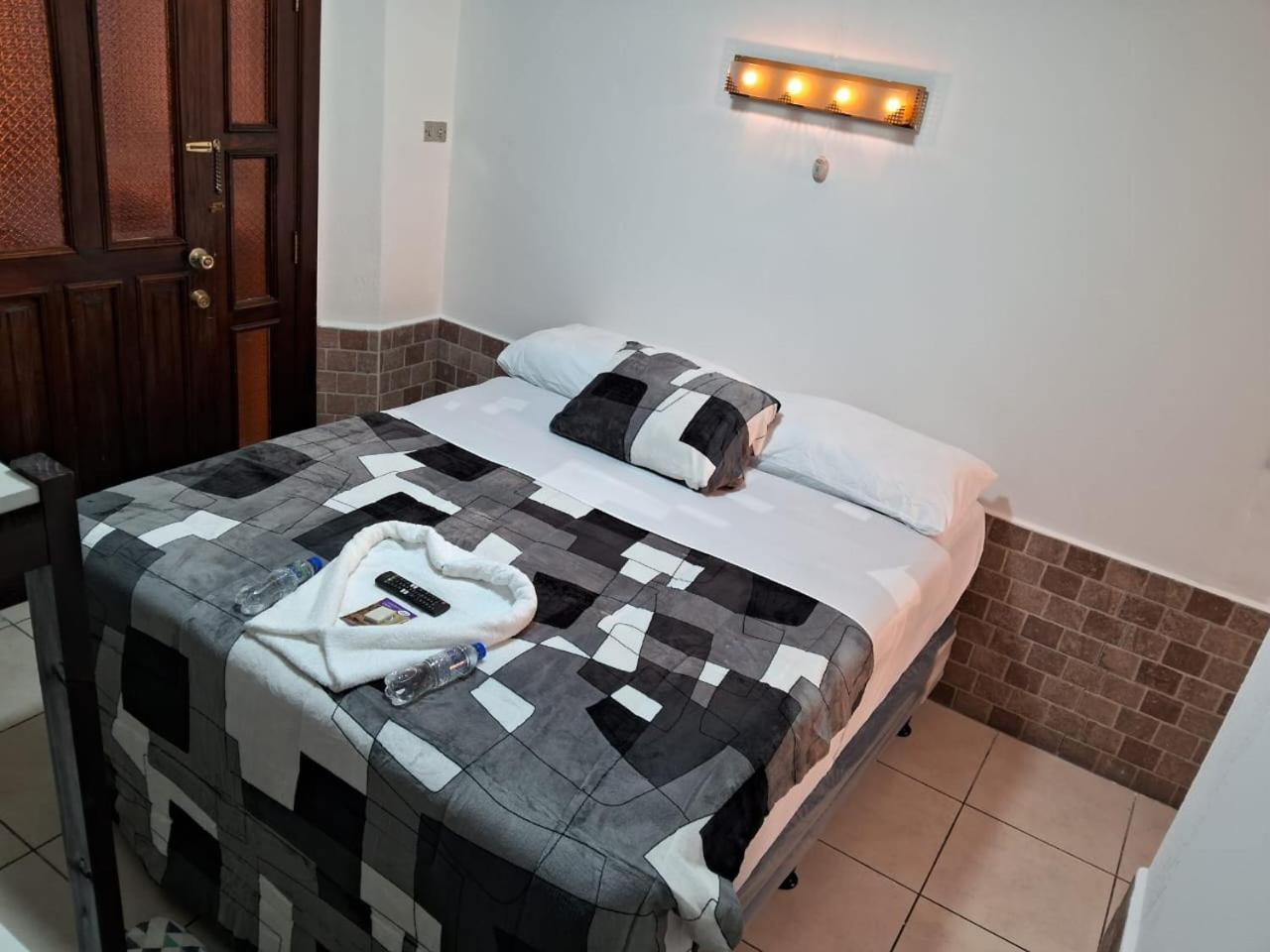 Hotel Kamelot Parque Central Реталулеу Екстер'єр фото