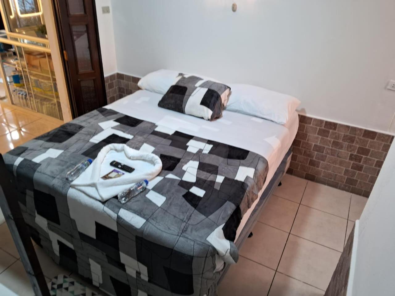 Hotel Kamelot Parque Central Реталулеу Екстер'єр фото